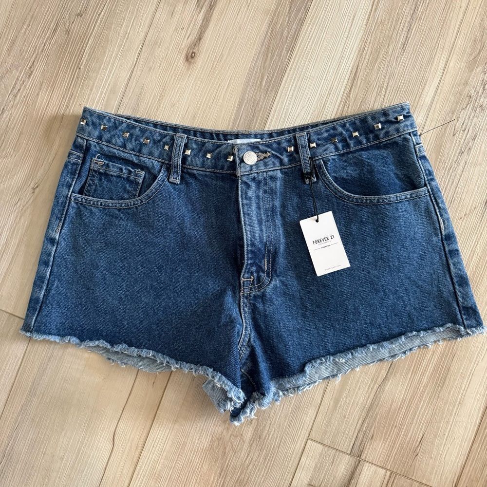NWT Forever 21 premium Studded cutoff denim jean shorts Size 28 new